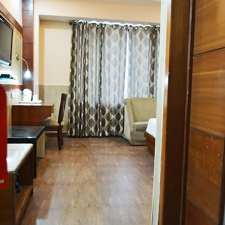 Ajuba Residency 2* Patiāla